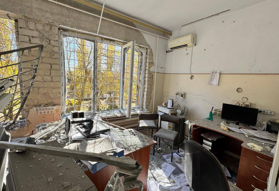 Зеленський зреагував на удар по лікарні в Херсоні: Вони не могли не знати, куди б’ють - фото 1