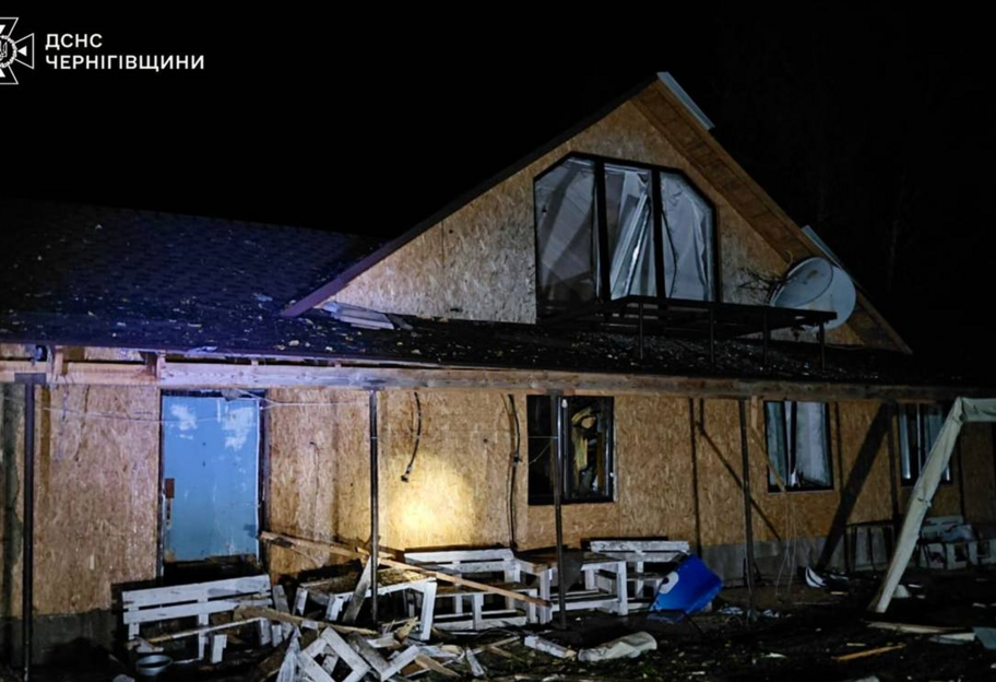 Російський безпілотник влучив у центр Чернігова — ОВА - фото 1