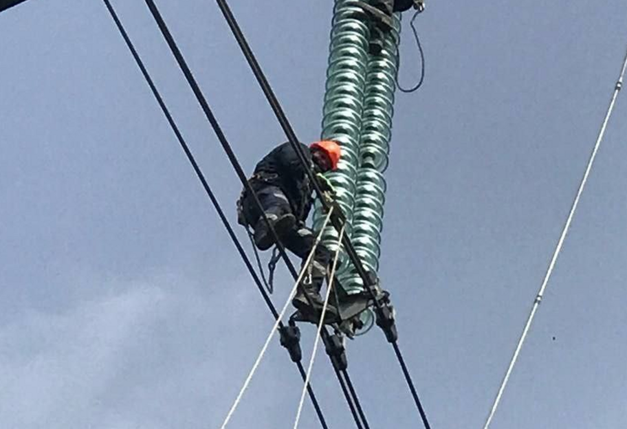 Міненерго: ворог завдав ударів по енергетичних об’єктах Дніпропетровщини, Донеччини та Одещини - фото 1