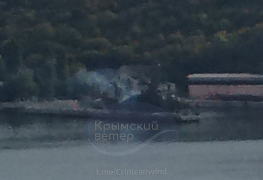 У Севастополі горів російський військовий корабель (відео) - фото 1