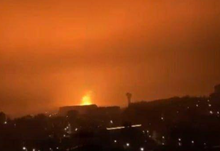 Ночью морские дроны атаковали русский Туапсе (видео) - фото 1