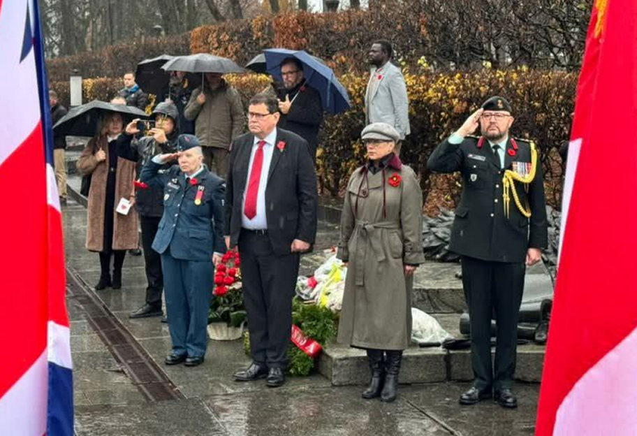 У Києві вшанували День пам'яті загиблих у війнах заради свободи та миру (фото) - фото 1