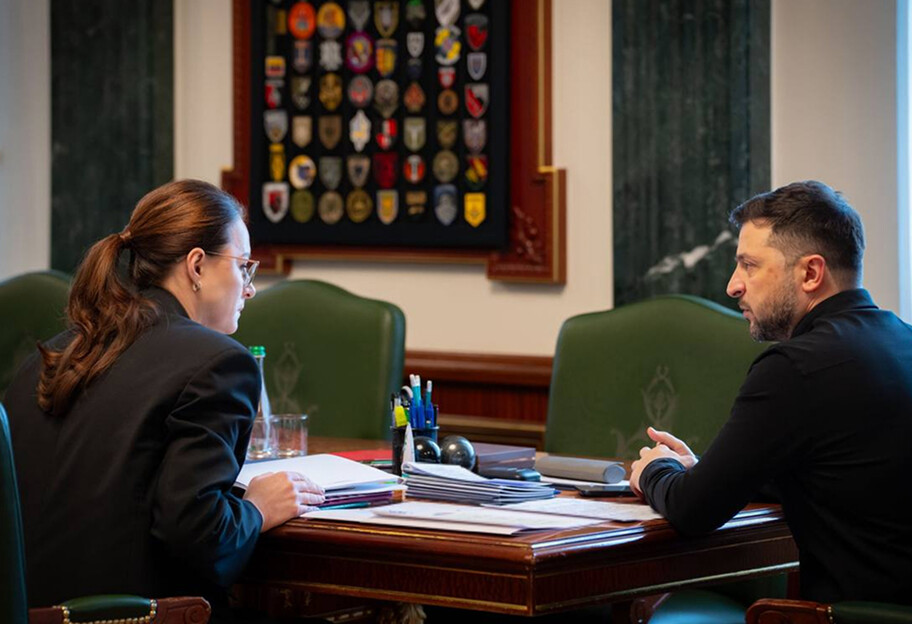 Кадрові зміни, зимова програма підтримки: Зеленський провів нараду з прем'єр-міністеркою - фото 1
