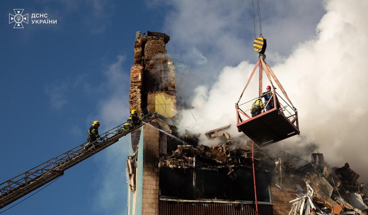 ГСЧС: в Тернополе в результате атаки рф погибли 25 человек, в том числе трое детей - фото 1