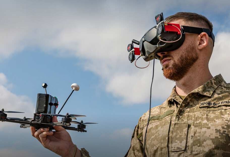 Шмигаль: Українські військові отримали перші 100 000 FPV-дронів через DOT-Chain Defence - фото 1