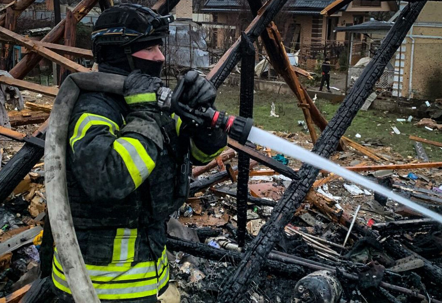 Вранці росіяни завдали ударів по Чорнобаївці: постраждали троє людей - фото 1
