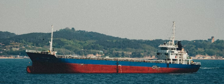 В Черном море еще один российский танкер заявил об атаке: что известно