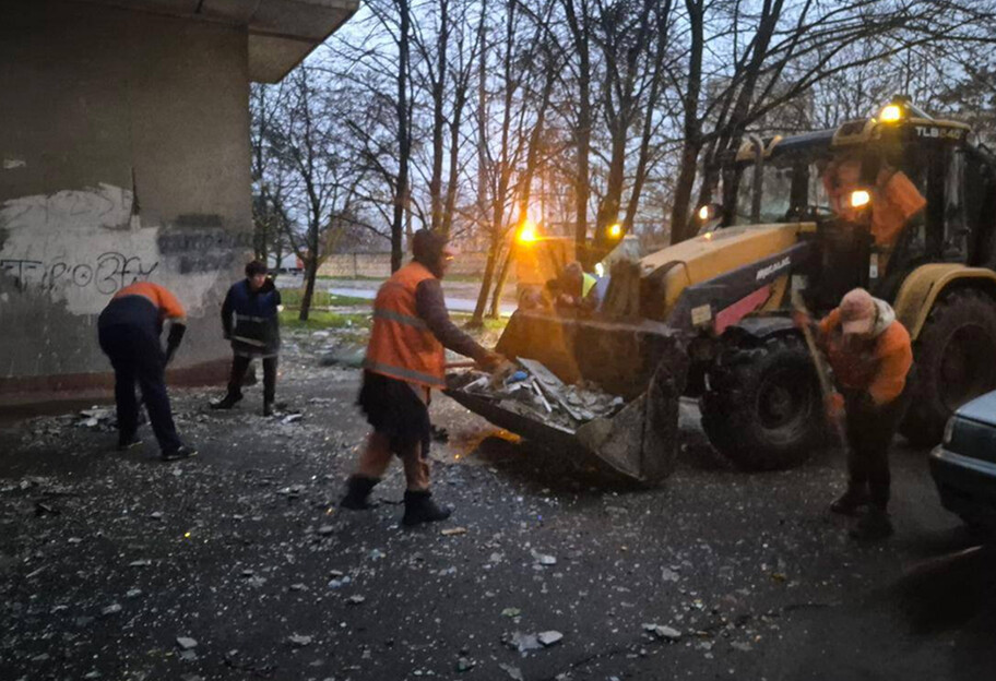 Внаслідок ворожої атаки в Одесі постраждали шестеро людей, пошкоджено інфраструктуру - фото 1