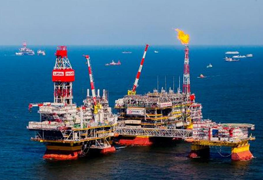 Дроны СБУ поразила российскую нефтяную платформу в Каспийском море - фото 1