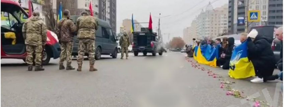 Росіяни поширюють фейк про "кремлівські куранти" під час вшанування полеглого воїна на Київщині