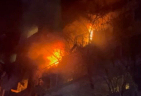 Россияне атаковали "Шахедом" многоэтажку в Запорожье: пострадали люди (фото, видео)