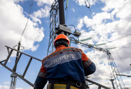 В Украине продолжаются аварийные работы после обстрелов: действуют ограничения электроснабжения