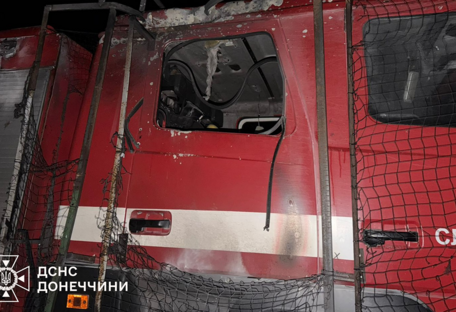 В Донецкой области российский FPV-дрон атаковал ехавших по вызову пожарных (фото)