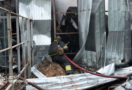 Вранці росіяни атакували Херсон: постраждали двоє людей