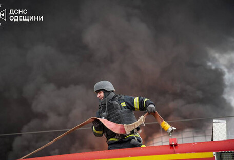 В Одесской области спасатели несколько дней ликвидировали пожар на предприятии — ГСЧС