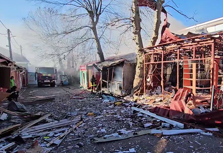 Россияне ударили по городскому рынку в Херсоне - погиб мужчина