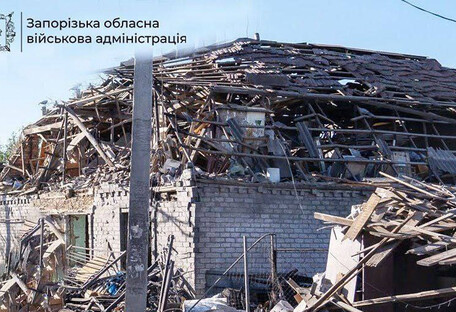 Російська КАБ влучив у приватний будинок на Запоріжжі: одна людина загинула, три — поранені 