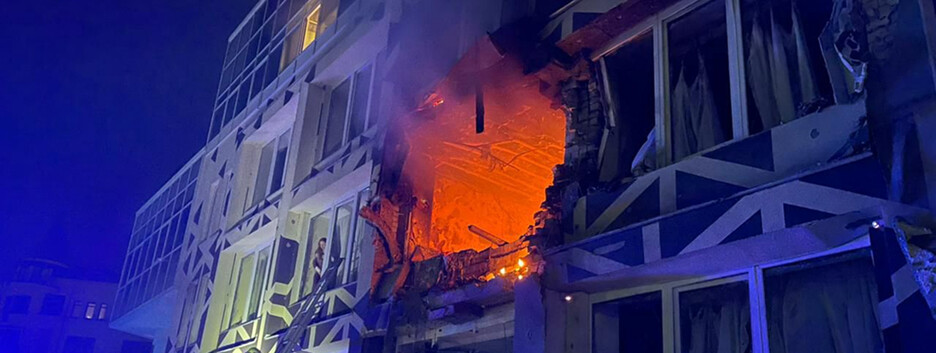 Вночі росіяни атакували Київ: пошкоджено медзаклад, є загиблий (фото)