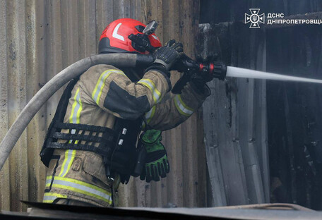 В Днепре российские дроны атаковали американское предприятие: на дороги вылилось 300 тонн растительного масла