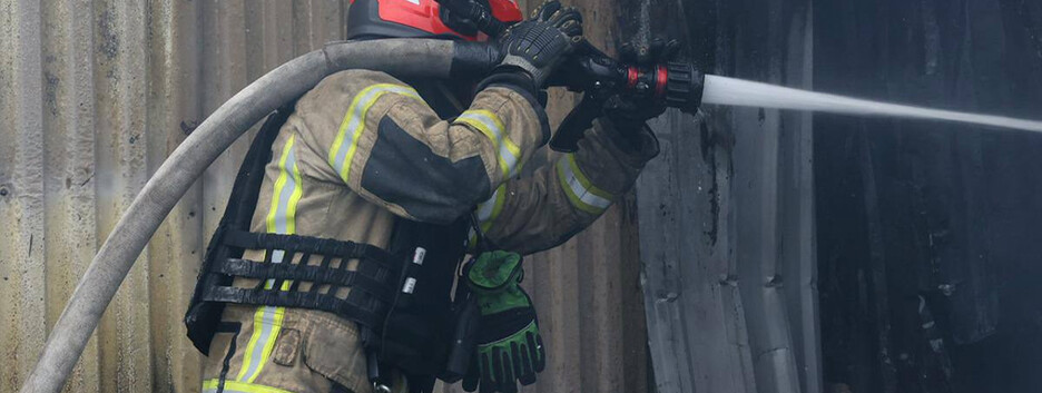 У Дніпрі російські дрони атакували американське підприємство: на дороги вилилось 300 тонн олії