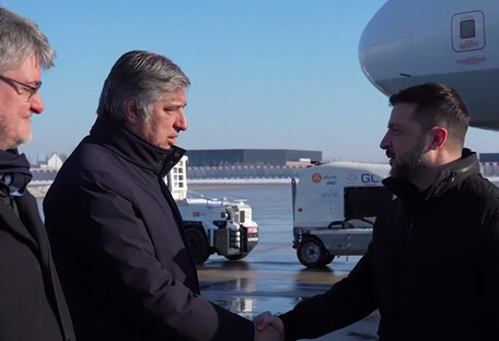 Зеленский уже прибыл во Францию для переговоров на уровне лидеров "Коаліції охочих"