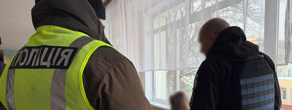 У Києві учень з ножем напав на вчительку та однокласника: відкрито кримінальне провадження