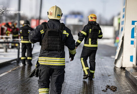 У Сумах ворожих дрон атакував АЗС: деталі (фото)