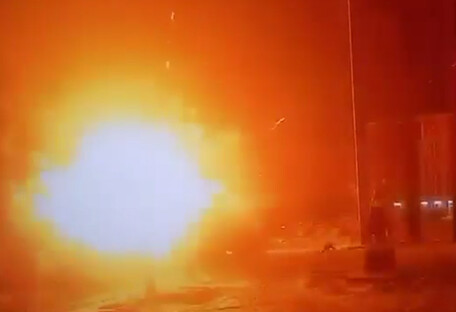 Во Львове вражеский дрон упал на детской площадке возле памятника Бандеры (видео)