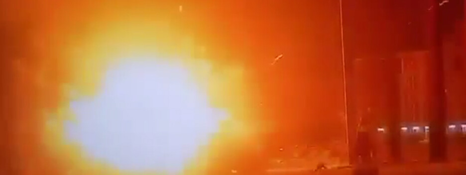 У Львові ворожий дрон впав на дитмайданчику біля пам