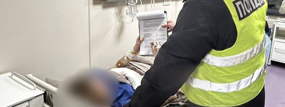 Подростку, который в Киеве с ножом напал на учительницу и одноклассника, сообщили о подозрении