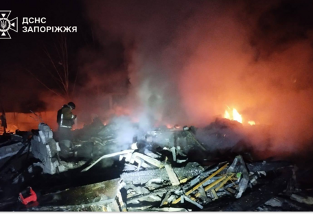 Внаслідок російського обстрілу Запорізького району загинуло троє людей, 16— поранені