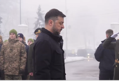 Зеленский почтил память Героев Крут