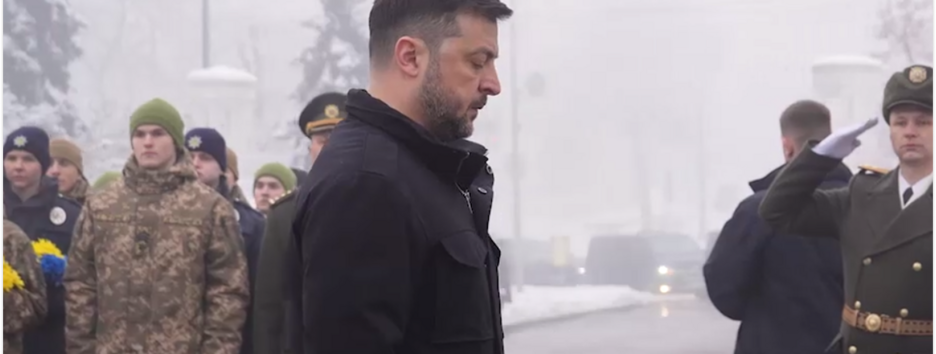 Зеленский почтил память Героев Крут