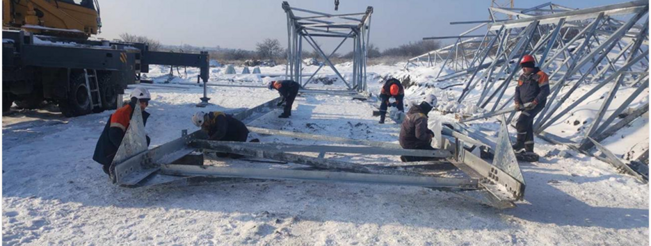 Из-за непогоды и обстрелов в Украине есть новые обесточения - "Укрэнерго"