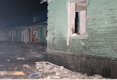 россия атаковала Днепропетровщину: повреждены предприятия, здание и гимназия