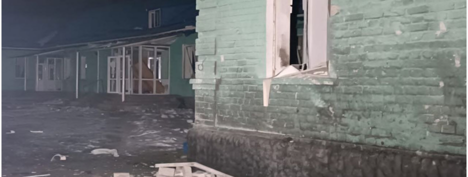 россия атаковала Днепропетровщину: повреждены предприятия, здание и гимназия