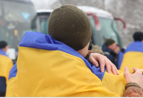 Украина вернула домой 157 пленных, среди них военные и гражданские (фото)