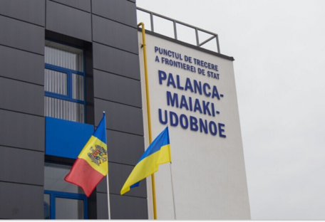 Из-за усложнения погодных условий временно ограничено движение грузовиков на границе с Молдовой