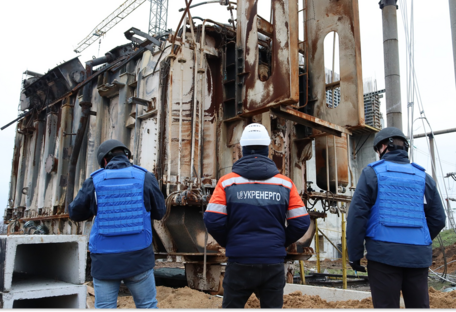 В результате российских обстрелов энергетики обесточены потребители в трех регионах — Минэнерго