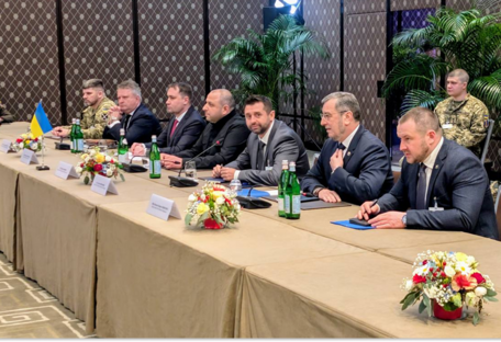 Зеленский назвал место, где проведут следующий раунд трехсторонних переговоров