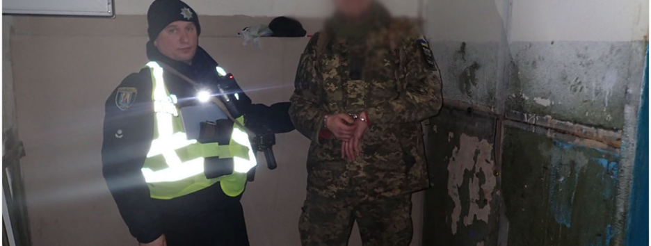 В Киеве нетрезвый мужчина в СЗЧ напал с ножом на людей: ему грозит 15 лет заключения