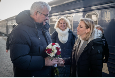 В Украину прибыла глава МИД Австрии