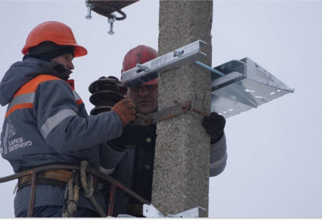 Через обстріли енергетики та бойові дії є знеструмлення у шести областях — Міненерго