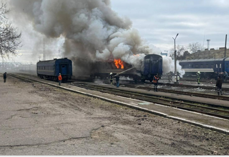 В Николаевской области вражеский БпЛА попал в пустой поезд: ранен один сотрудник железной дороги
