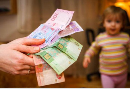 В Украине начались выплаты "детской помощи": спецсчета можно открыть в "Ощадбанке"