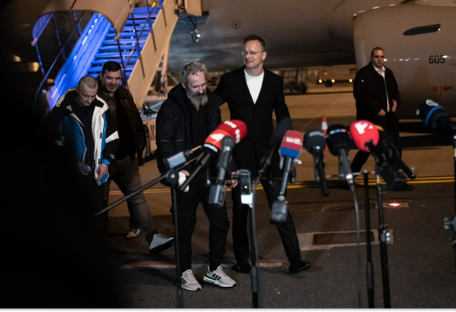 Угорщина показала українських полонених, яких Москва передав Будапешту (фото)