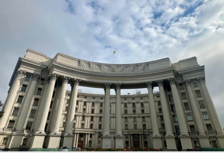 МИД рекомендует украинцам воздержаться от поездок в Венгрию