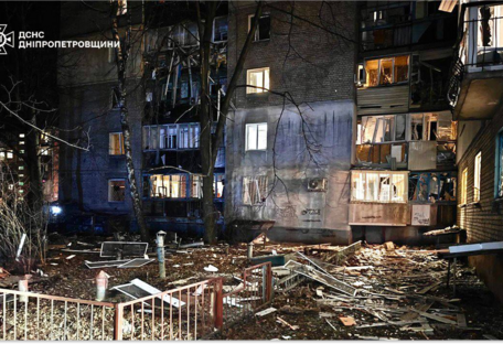 В результате ночной атаки россиян по Днепру пострадали 10 человек, среди них — 12-летний мальчик