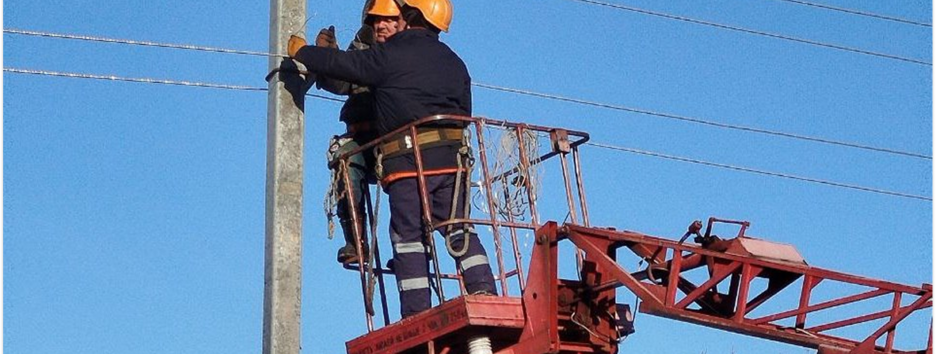 Из-за боевых действий и обстрелов обесточена часть общин в пяти областях - Минэнерго