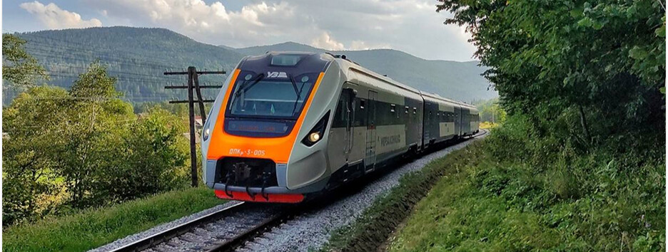 "Укрзалізниця" призначає додаткові поїзди та подовжує маршрут до Яремче